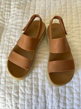 Reef Women's Tan Dual-Strap Platform Sandals SZ 6